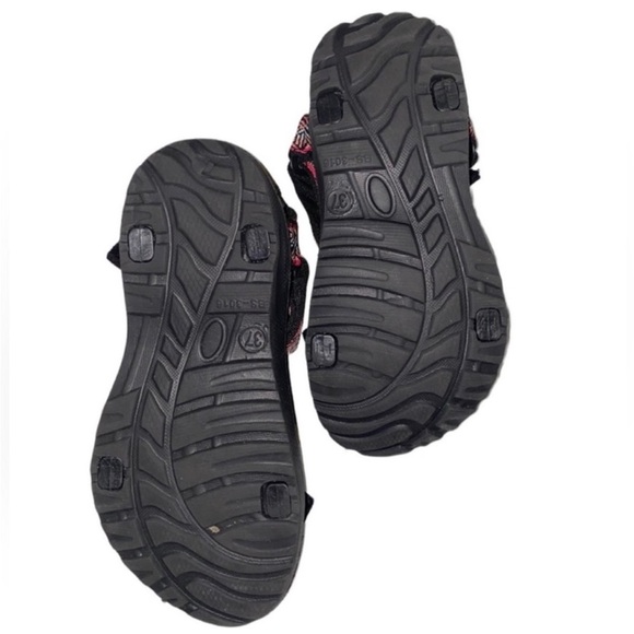 Seven Sandals - Picture 3 of 3